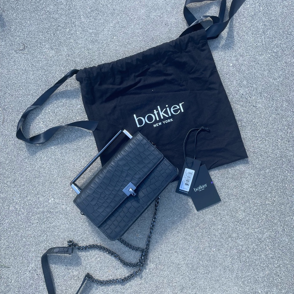 NWT Btokier Lennox Small Croc-Embossed Leather Crossbody in Black - Picture 2 of 8